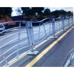 【請致電】山東道路隔離欄%山東橋梁護(hù)欄@山東波形護(hù)欄安裝制作%山東護(hù)欄廠家