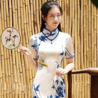 一手蒲扇，一色青衣，做一個青花瓷般的旗袍美人！