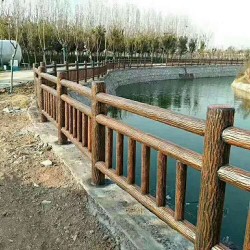 泰安廠家供應(yīng)園林綠化水泥仿樹皮護欄