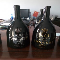 洋酒瓶烤漆廠，洋酒瓶噴漆廠，洋酒瓶噴涂廠，洋酒瓶噴油廠